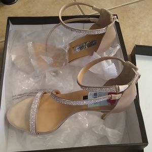 Inc heels with stones